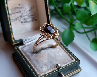 LARGE SIZE! Vintage 9ct Gold Garnet Ring. FREE RESiZING AVAiLABLE!! 9ct gold Garnet Ring. Vintage Garnet Ring [ref00d]