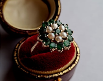 IMPRESSIVE Vintage 9ct Gold Emerald And Pearl Ring. LAYAWAY AVAILABLE [B]