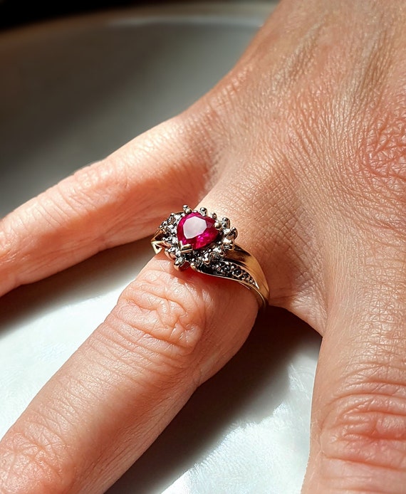 AMAZING Vintage 9ct Gold Ruby Diamond Ring. 9ct G… - image 6