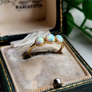 Vintage Solid 9ct Gold Opal Trilogy Ring, STATEMENT Ring, Packed FULL of Opals, Vintage 9ct Gold Opal Ring, Gold Opal Rings, [Ref00r]