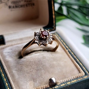 UNUSUAL Vintage 9ct Gold Garnet Diamond Ring. 8 DiAMONDS! RESIZING AVAILABLE [ref00JS]