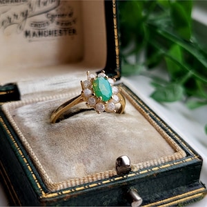 UNUSUAL Vintage 9ct Gold Emerald White Topaz Ring. 9ct Gold Emerald Ring. Gold Emerald Ring. Vintage Emerald Ring (Ref00H)