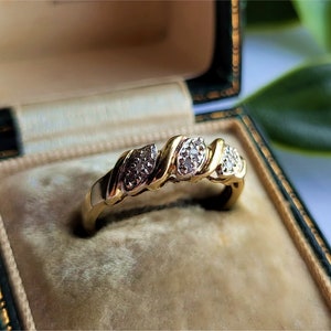 RARE Vintage 9ct Gold Diamond Ring. 9 SPARKLING Diamonds! FREE RESiZE! 9ct Gold Diamond Ring [Ref00P]