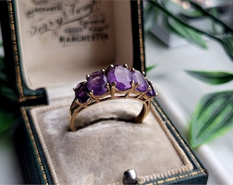 Wunderschöner Vintage 9 Karat Gold Amethyst Eternity Ring. KOSTENFREIE GRÖSSE ÄNDERUNG VERFÜGBAR 9ct Amethyst Ring. 9 Karat Gold-Ring [Ref00V]