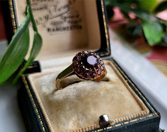 STUNNING Vintage 9ct Gold Garnet Cluster Ring. Gold Garnet Ring LAYAWAY AVAiLABLE [G]