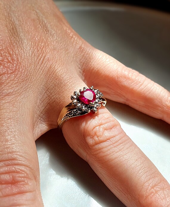 AMAZING Vintage 9ct Gold Ruby Diamond Ring. 9ct G… - image 5
