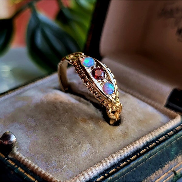 Vintage 9ct Gold and Opal Ring - Etsy