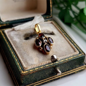 AMAZING Vintage 9ct Gold Garnet Diamond Pendant. PAYMENT PLANS AVAiLABLE 9ct Gold Garnet Pendant. 9ct Gold Pendant [Ref00f]
