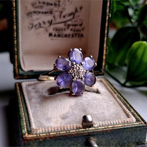 PRETTY Flower Design Vintage 10k Gold Amethyst Ring. RESIZING AVAILABLE Gold Amethyst Ring, Vintage Amethyst Ring. [ref00e]