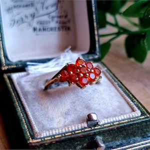 IMPRESIONANTE anillo vintage de oro de 9 quilates con granate rojo. ¡AJUSTE DE TALLA DISPONIBLE! Anillo de oro con granate disponible a plazos [Ref00b]