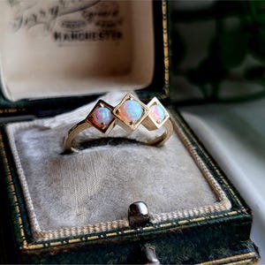 Vintage Solid 9ct Gold Opal Trilogy Ring, STATEMENT Ring, Packed FULL of Opals, Vintage 9ct Gold Opal Ring, Gold Opal Rings, [Ref00g]