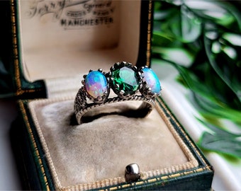 STUNNING Detailed Vintage Sterling Silver Opal Emerald Trilogy Ring. Vintage Silver Emerald Ring. Vintage Silver Opal Ring [Ref00]