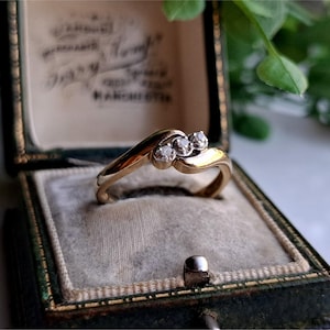 STUNNING Vintage 9ct Gold Diamond Trilogy Ring. Gold Trilogy Ring. Vintage Trilogy Ring. 9ct Gold Diamond Ring [Ref00L]