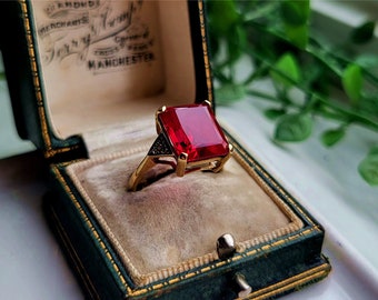 AMAZiNG Vintage 9ct Gold Ruby Diamond Ring. 2 DiAMONDS!!  STATEMENT RiNG! 9ct Gold Ruby Ring RESIZING AVAILABLE [Ref00JS2]
