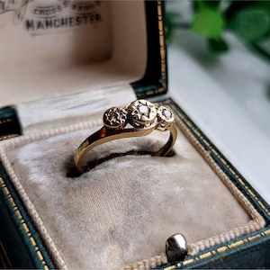 ECHTER Vintage-Trilogie-Ring aus 9-karätigem Gold mit Diamanten. Gold-Trilogie-Ring. Vintage-Trilogie-Ring. [ref00js3]
