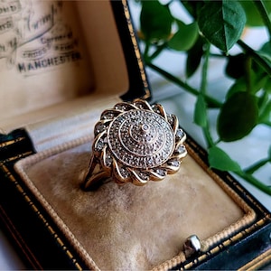 RARE Vintage 9ct Gold Diamond Cluster Ring. 64 SPARKLING Diamonds! FREE RESiZE! 9ct Gold Diamond Ring [Ref00N]