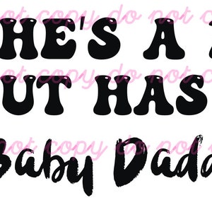 Elle a 10 ans mais a un bébé papa drôle clipart svg/png