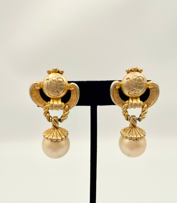 Vintage VALENTINO logo pearl drop earrings - image 1