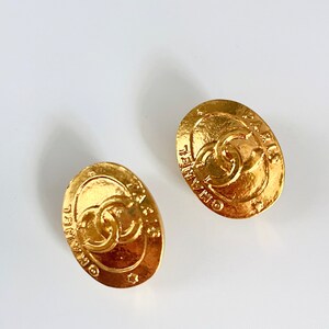 Auth CHANEL CC Logo Clip-on Round Earrings Goldtone Metal