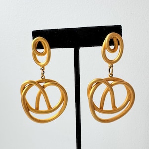 Vintage Matte Gold Swirl Earring