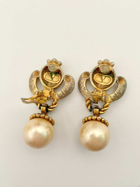Vintage VALENTINO logo pearl drop earrings - image 2