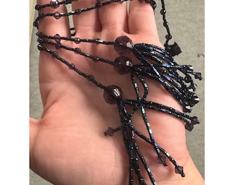 Vintage Perlenkette mit Lariat-Anhänger, lila schimmernde Quasten, lang, Boho-Stil, handgefertigt