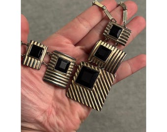 Vintage Art Deco Statement-Halskette mit geometrischem Muster, silberfarben, schwarzer Stein, gerippt
