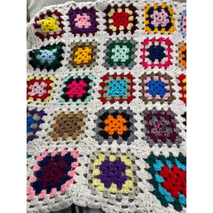 Coperta quadrata vintage fatta a mano all'uncinetto, stile nonna, multicolore, stile boho, 43x43 cm