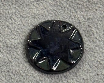 Handgefertigter Keramik-Sternenanhänger, marineblau glasiert, vom Künstler signiert, 3,2 cm (1,25 Zoll)