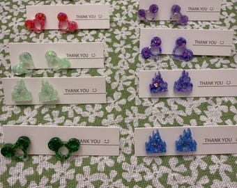 Pendiente de botón inspirado en Disney en **Nuevos brillos**