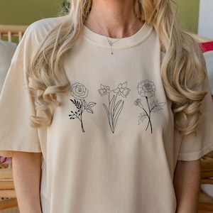 Personalisiertes Geburtsmonat Blumen-Familienstrauß-Shirt - Blumenmama-T-Shirt - Perfektes Geschenk für Mutter, Tochter Oma oder pflanzenliebenden Freund
