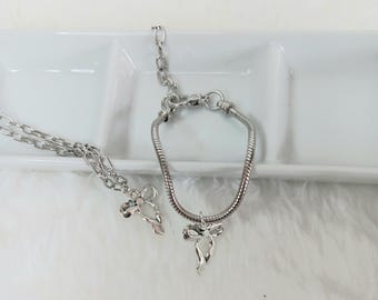 シルバーの蝶結びジュエリーセット：ブレスレットとネックレス