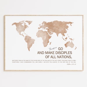 Arte de pared imprimible del versículo bíblico de la Gran Comisión, Mateo 28:19-20 Escritura cristiana cita mapa mundial de acuarela gran regalo de pastor beige