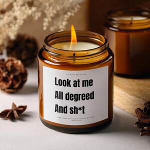 Vela de graduación divertida, regalo para graduados universitarios, enfermería, doctorado, maestría, doctorado, medicina, derecho, graduación de secundaria, velas perfumadas, regalo para el mejor amigo
