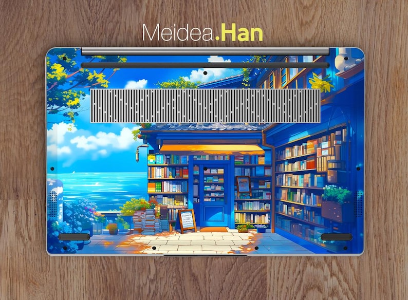 Puede incluir: Una piel para port&aacute;til con una ilustraci&oacute;n colorida de una librer&iacute;a con una puerta azul y estantes llenos de libros. El fondo es un cielo azul con nubes blancas y una vista del oc&eacute;ano. El texto "Meidea.Han" est&aacute; impreso en amarillo en la parte superior de la imagen.