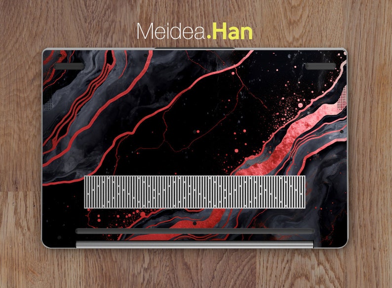 K&ouml;nnte beinhalten: Laptop-Skin mit einem schwarzen und grauen Marmormuster, akzentuiert mit roten Adern und Spritzern. Der Text "Meidea.Han" ist oben zu sehen. Die Skin hat einen L&uuml;ftungsbereich mit vertikalen wei&szlig;en Linien.
