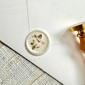 Sticker lakzegel met parelwitgouden blad