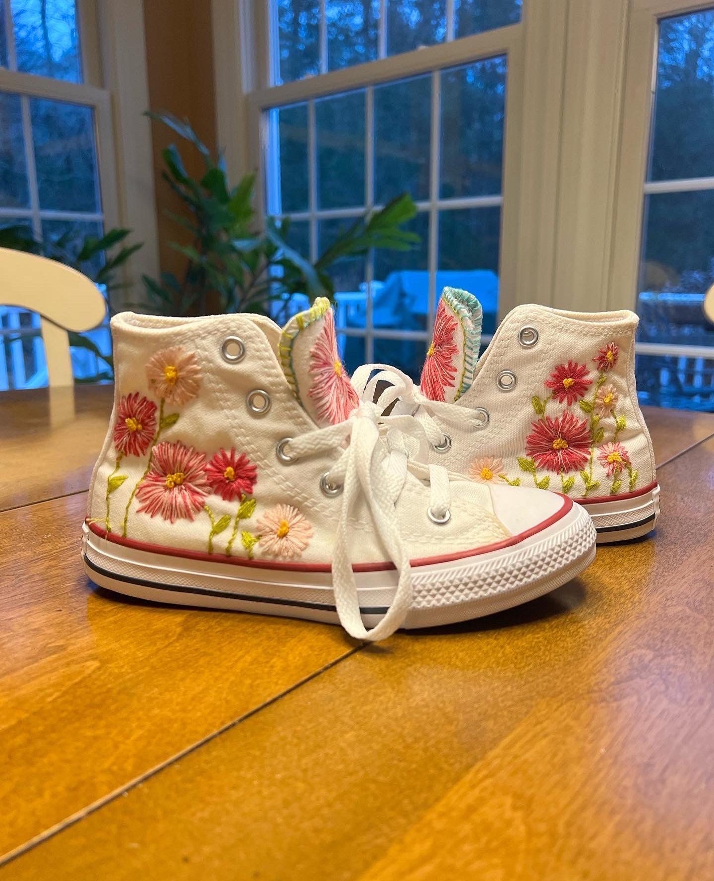 White sneakers clearance with flower embroidery