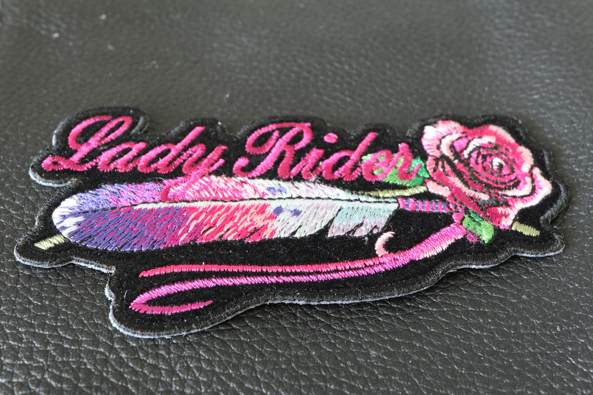 Lady Rider Patches - Juego de parches de 2 piezas de plumas rosas y rosas  pequeñas y grandes, 4-9 pulgadas, parches bordados para planchar