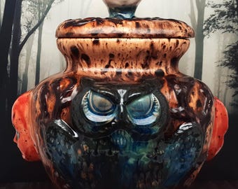 El tarro de Owlister Crowley: Urna gótica de cerámica hecha a mano.