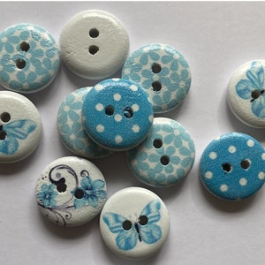 6 x 1.5cm Wooden Painted Blue Pattern Buttons