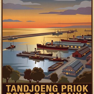 Peut inclure: Affiche de voyage vintage représentant le port de Tandjoeng Priok, Port de Batavia, Java. L'œuvre présente des navires, des bâtiments et un coucher de soleil sur l'eau. Le texte en haut indique "Gateway to the Dutch East Indies."