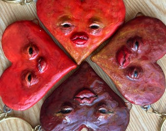 Charm para bolso de corazón de arcilla polimérica