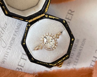 Anillo de compromiso de banda torcida vintage, anillo de diamante de halo ovalado de 1 ct, anillo de moissanita de corte ovalado, anillo de diamante creado en laboratorio de corte ovalado de 1 ct