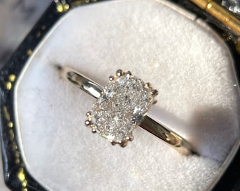Anillo de diamante cultivado en laboratorio de corte de cojín alargado de 1 ct, anillo de moissanita de corte de cojín de oro de 14 quilates, anillo de novia con solitario de cojín delicado