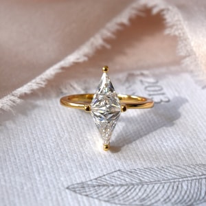 Trillion Moissanite Engagement Ring, Compass Setting Diamond Ring, Minimalist Rhombus Rings, Triangular Lab Grown Diamond Anniversary Ring
