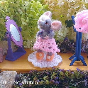 Nadelfilz Maus mit Spiegel Wolle Waldtier handgefertigtes Geschenk kleine Skulptur niedliches Zuhause Frühlingsdekor Eco-Friendly Puppenhaus Kunst Figur