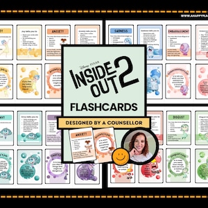 Pode incluir: Um conjunto de flashcards Inside Out 2 projetados por um conselheiro. Os cartões apresentam ilustrações de personagens que representam emoções como alegria, ansiedade, tristeza e desgosto. Os flashcards têm texto descrevendo cada emoção e seus efeitos físicos.