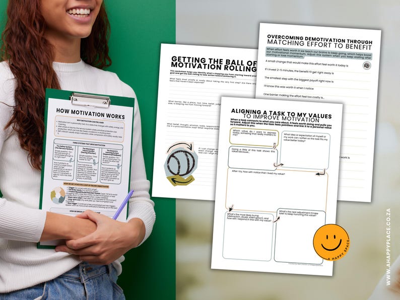 Puede incluir: Una persona sostiene una carpeta verde con una hoja de trabajo titulada "HOW MOTIVATION WORKS". Se ven varias otras hojas de trabajo, incluyendo "GETTING THE BALL OF MOTIVATION ROLLING" y "ALIGNING A TASK TO MY VALUES TO IMPROVE MOTIVATION."