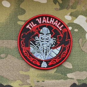 パッチ「Til Valhall」レッドブラックベルクロファスナー付き。ルーンバイキングノルディックパッチモラルタクティカルヴァルハラバイキングベルクロエアソフトコレクション